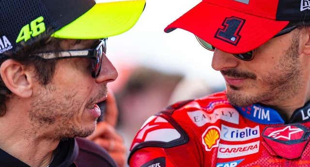 «Haz lo que hiciste ayer, que fue perfecto»: el consejo de Valentino Rossi a un demoledor Bagnaia