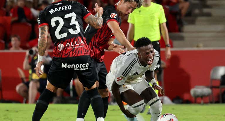 Vinicius se duele tras el pisotón de Maffeo.