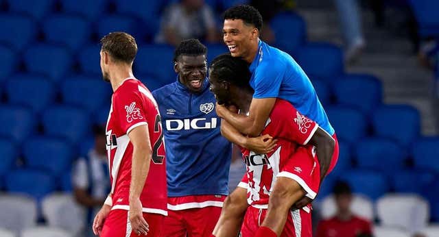 La cruda carta de Eto’o a su hijo Etienne antes de rozar su debut con el Rayo Vallecano: «Debes ser inmune a la manipulación contra tu familia»