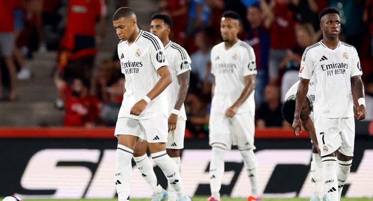Jugadores del Real Madrid con cara de circunstancias en el empate de Mallorca.