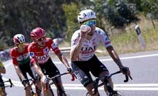 Del paracetamol al 'polo flash': así luchan los ciclistas de La Vuelta contra el calor