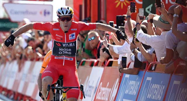Van Aert se impone en el sprint de la tercera etapa y amplía su liderato en La Vuelta
