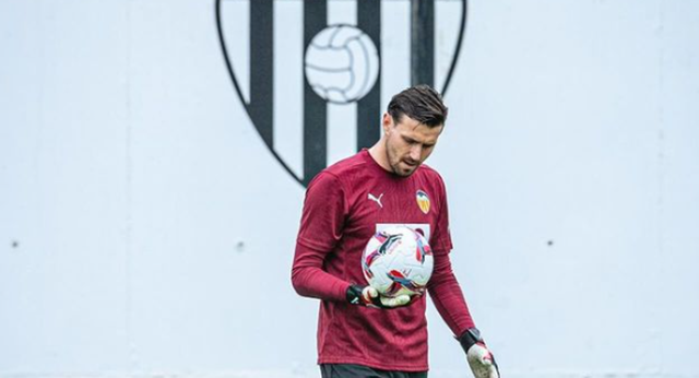 La ‘no cláusula’ de Dimitrievski: una oferta de 3M no le abriría la puerta pero sí le mejoraría el sueldo