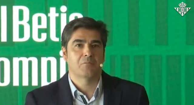 Haro confirma «tres vías» para la delantera con Vitor Roque en la pole: «El Betis no contempla una compra»