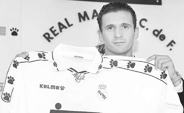 Mijatovic, el día de su presentación como futbolista del Real Madrid.  EFE