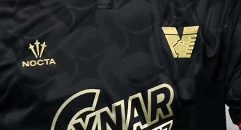 Ya no habrá más versiones de las famosas camisetas del Venezia y uno de los responsables es Drake.