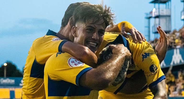 El Alcorcón celebra un gol en la Primera RFEF.