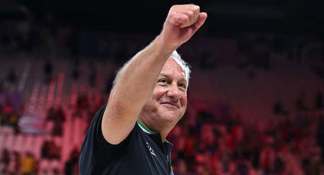 Julio Velasco recuerda su paso por España tras su histórico oro con Italia: «Me fui por la crisis, yo ganaba bien pero mis colaboradores no»
