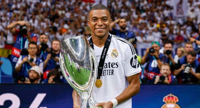 Estreno de Mbappé en el Bernabéu y ante el espejo de Ronaldo: “Me recuerda a mi juego”