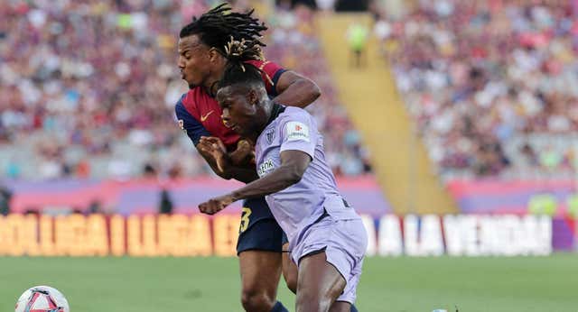 El reencuentro de Nico Williams con el Barça tras su plantón tuvo de todo… y acabó en un abrazo de Flick