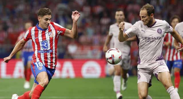 Así fue el debut de Julián Álvarez en el Metropolitano: entre el homenaje y la presión que pide el Cholo… hasta que se diluyó
