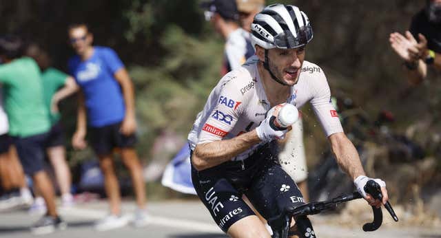 Ciclismo para valientes: Yates, Carapaz y Mas alegran La Vuelta en Granada