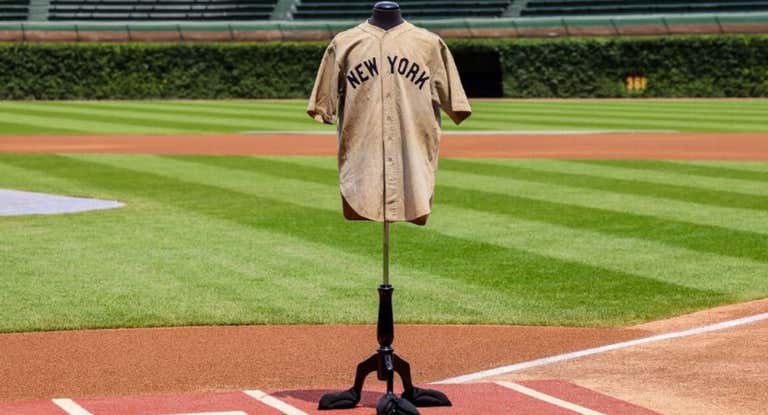 La camiseta de Babe Ruth subastada.