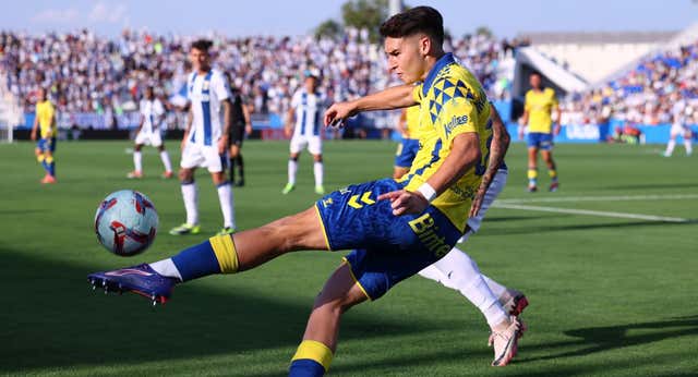 El Como de Cesc sigue de pesca en España y explora llevarse a Mika Mármol… con propina para el Barça