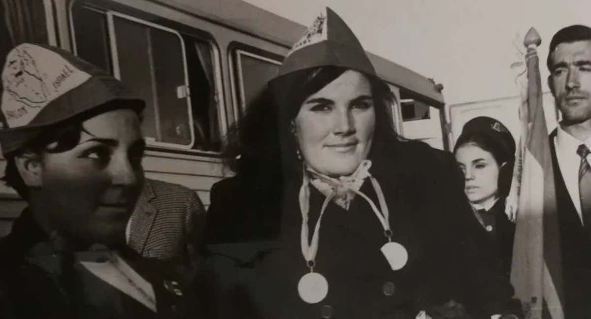Carme Riu, con las dos medallas de los Juegos de Tel Aviv de 1968.