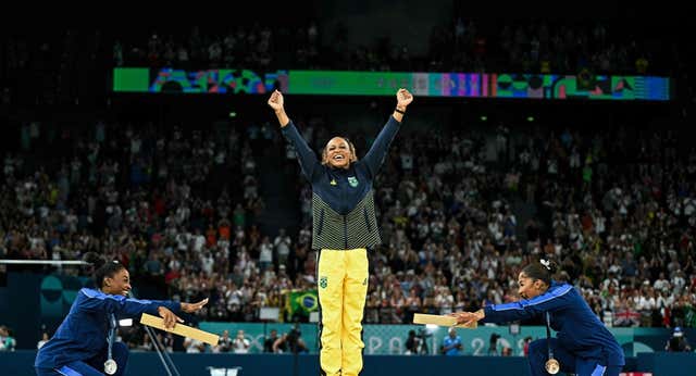 Simone Biles no se olvida de la medalla de la discordia: «Queremos justicia para Jordan»