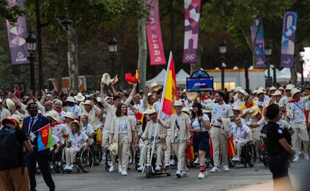 El Equipo Paralímpico Español en la ceremonia de apertura de París 2024.  Comité Paralímpico Español