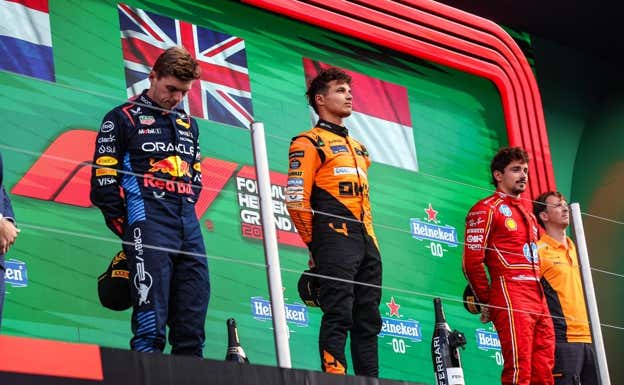 Charles Leclerc, contento con el podio.  EP