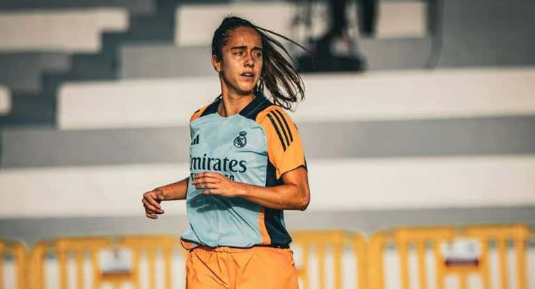 Maite Oroz, en el calentamiento previo al amistoso ante el Costa Adeje.