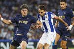 Escándalo en Anoeta: Oyarzabal no se lo cree y hasta tira el brazalete de capitán al ser expulsado por Sánchez Martínez