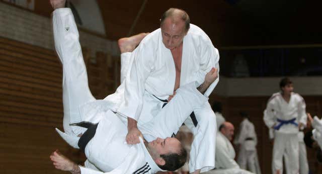 El gurú del judo ruso deja ‘tirado’ a Vladimir Putin para rescatar a una Italia herida: «Es una elección de corazón»