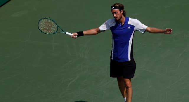 Tsitsipas toca fondo y enseña su parte más vulnerable: «No soy nada comparado con el tenista que fui»