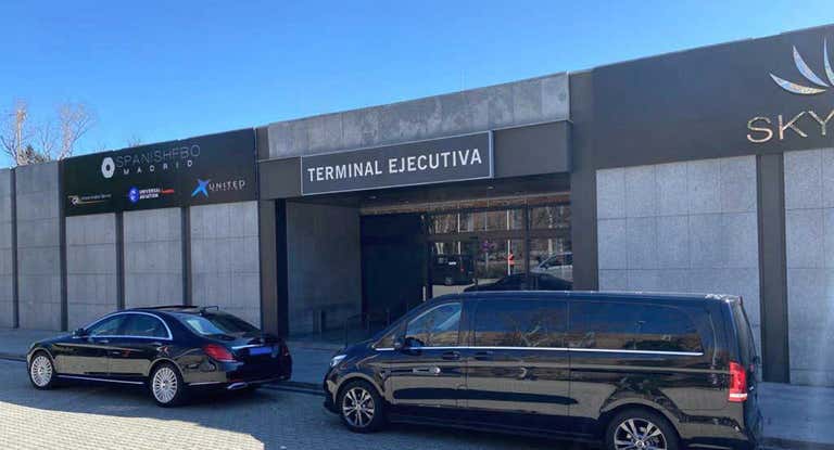 Entrada a la terminal ejecutiva de Madrid.