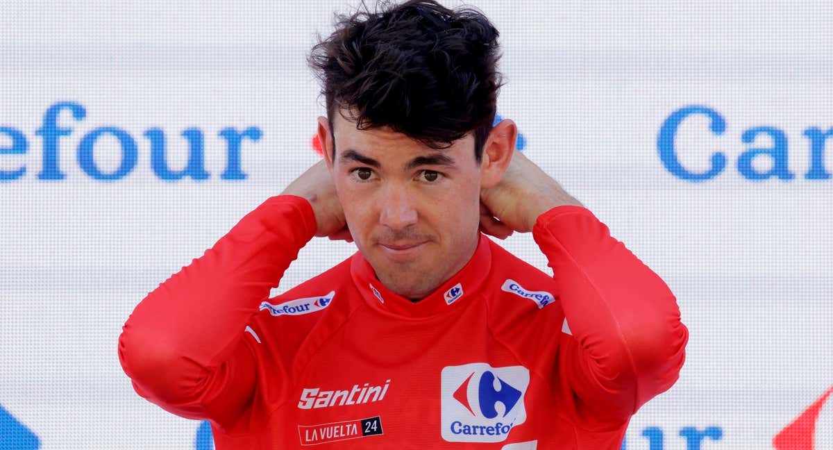 Ben O'Connor, con el maillot de líder de La Vuelta.
