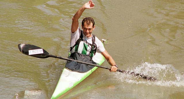 El campeón del mundo de piragüismo Juan Carlos López Villalobos es encontrado muerto en su furgoneta