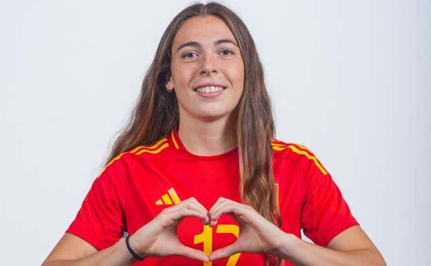 Lucía Corrales en las fotos oficiales de la Selección.  IMAGEN CEDIDA POR LA RFEF