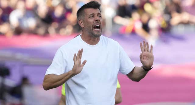 El 7-0 del Barça provoca el enfado de Pezzolano por el mercado del Valladolid: «No pudimos competir»