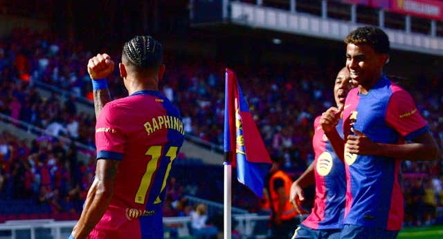 El Barça líder se da un festín a ritmo de Lamine y con la música de Raphinha