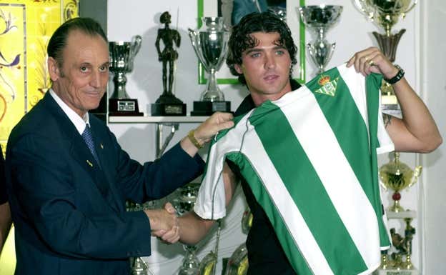 Tote, junto a Lopera, el día de su presentación con el Betis.