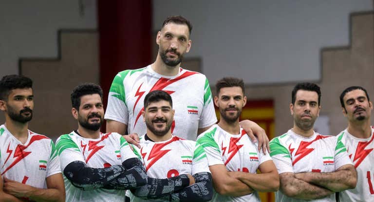 Morteza Mehrzad y sus compañeros en la selección de Irán de voley sentado.
