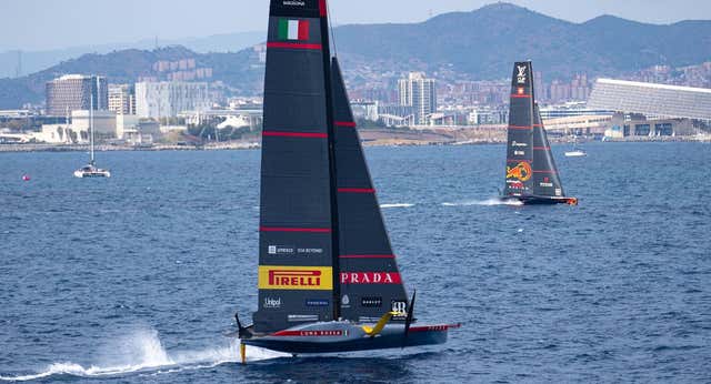 Luna Rossa brilla y Alinghi se apaga en el ecuador de la serie