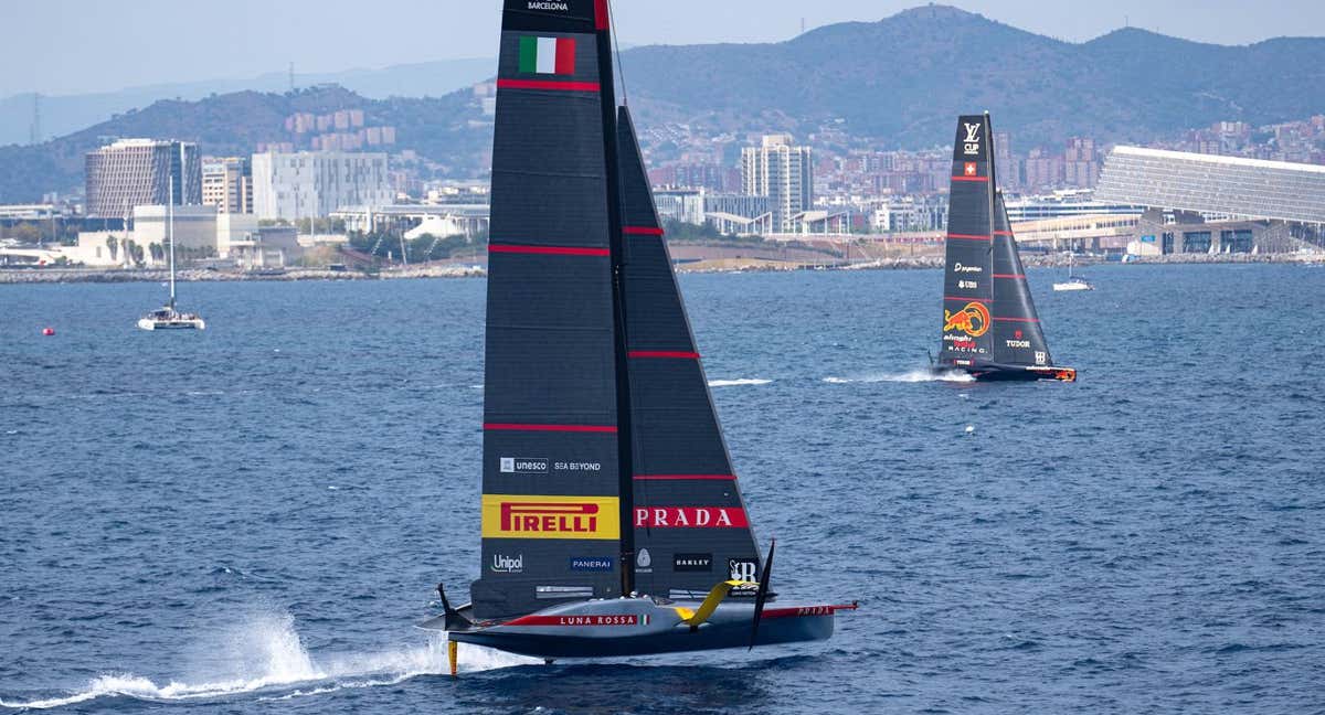 Luna Rossa y Alinghi Red Bull se enfrentan en Barcelona.