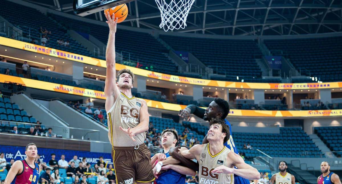 Básquet Girona y Barça, en un amistoso./TW BASQUET GIRONA