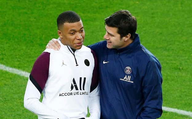 Mbappé junto a Pochettino en el PSG.  EFE