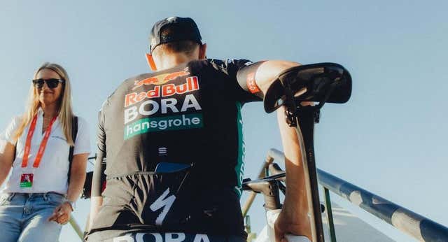 El equipo de Roglic pide una excepción a la UCI para evitar una multa por uno de sus mejores gregarios