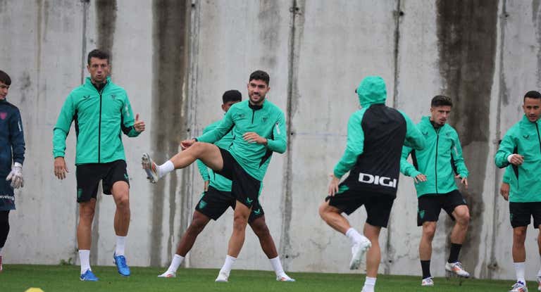 Unai Núñez se ejercita en Lezama tras su cesión desde el Celta.