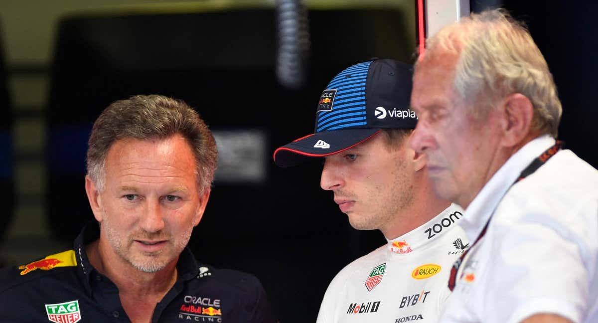 Reunión de pastores de Red Bull: Christian Horner (izquierda), Max Verstappen (medio) y Helmut Marko (derecha)./REUTERS