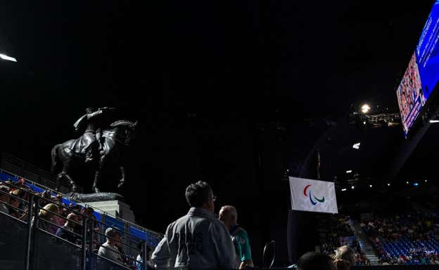 La estatua de Joseph Joffre 'disfruta' del judo paralímpico.  CPE / David Ramírez