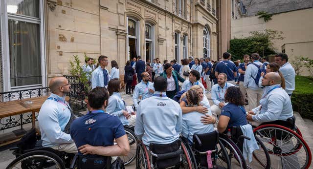El equipo paralímpico español celebra sus “resultados extraordinarios” en la embajada francesa de España