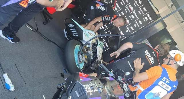 El increíble caso de la Moto2 que terminó estampada dentro del box de Aprilia MotoGP