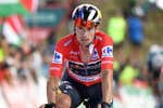Primoz Roglic salva La Vuelta pese al virus estomacal que asola a su equipo