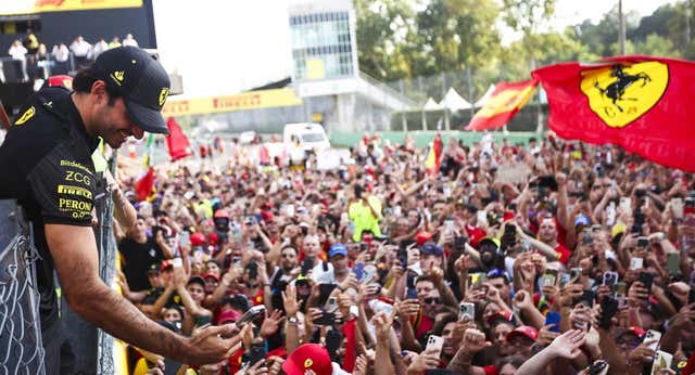 Carlos Sainz y Ferrari no cierran la puerta a darse una segunda oportunidad