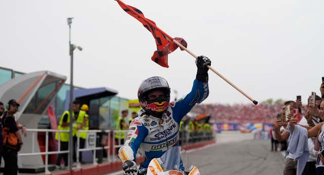 Marc Márquez se desenvuelve como pez en el agua y logra su segunda victoria consecutiva