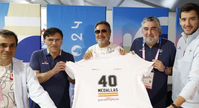 Miguel Carballeda cierra su mandato “orgulloso” y con otras 40 medallas al cuello