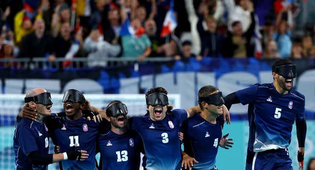 La selección francesa de fútbol para ciegos se proclama campeona paralímpica a los pies de la Torre Eiffel