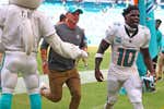 Una de las estrellas de la NFL brilla en la victoria de Miami Dolphins horas después de ser detenido